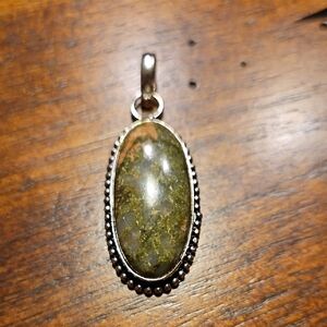 Vintage-Inspired Green Stone Necklace